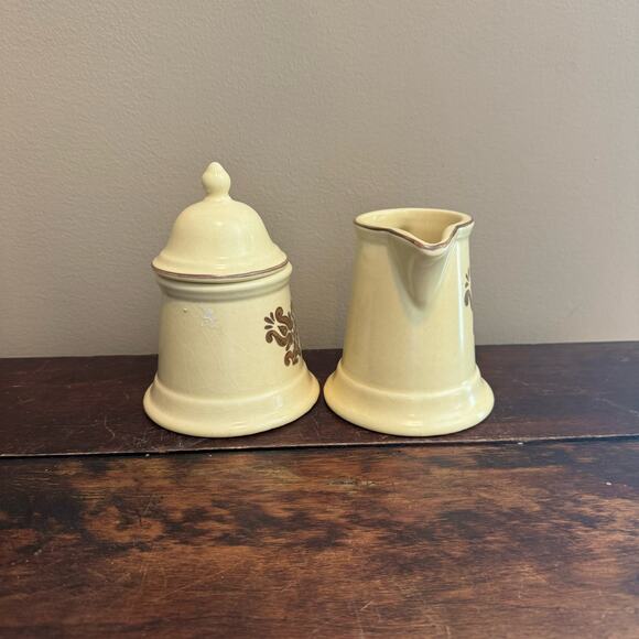 Pfaltzgraff Village pattern cream brown Sugar & creamer set - Picture 2 of 11